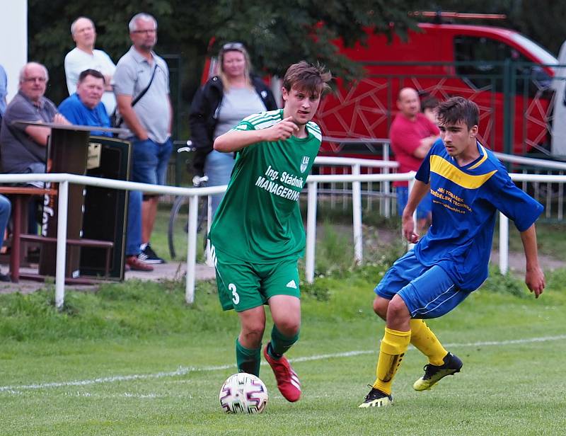 Okresní přebor nabídl také duel Červeněves (zelení) vs. Roudnice B.