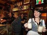 Připomínka uvaření prvního zlatého ležáku na světě roku 1842 v Plzni - slavnosti piva Pilsner Urquell Na Hradě v Hradci Králové.