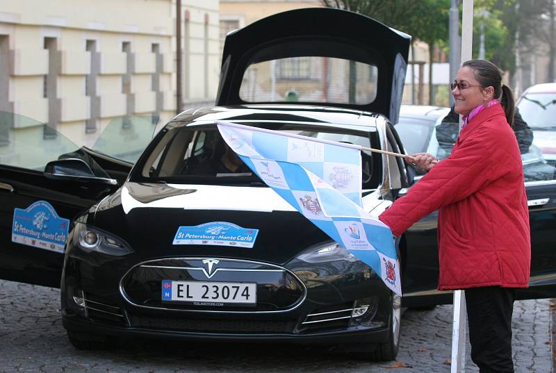 Electric Marathon 2013 - závod elektronických automobilů při zastávce v Hradci Králové.