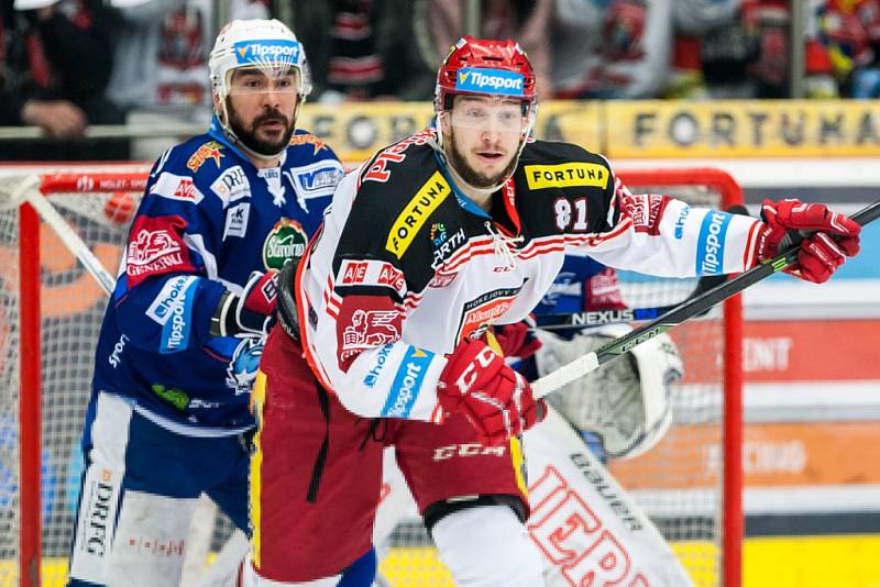 Semifinále Generali play off hokejové extraligy: Mountfield HK - HC Kometa Brno.