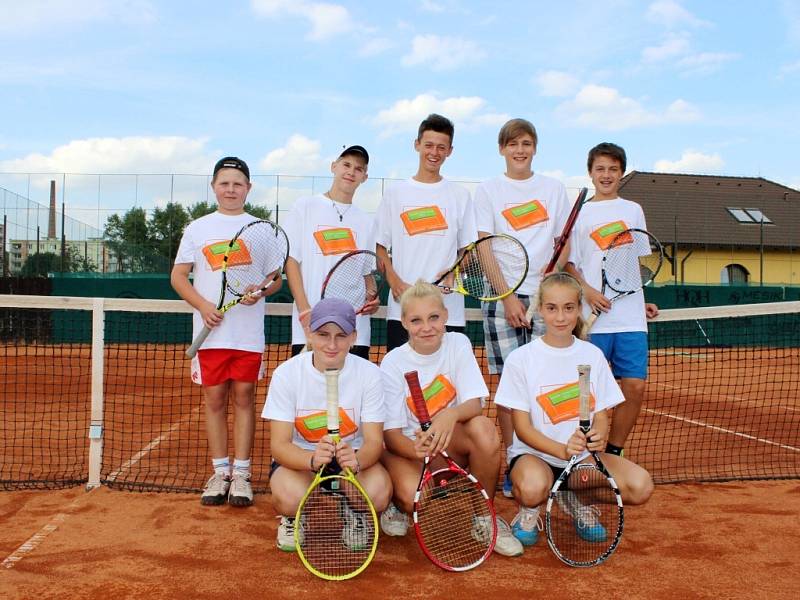 Členové Tenis-centra DTJ Hradec Králové na mistrovství České republiky.