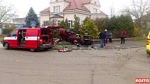 Dopravní nehoda ve Spojovací ulici ve Svobodných Dvorech v Hradci Králové.