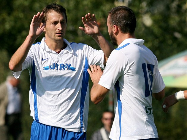 Vlevo převýšovský fotbalista Ivo Svoboda.