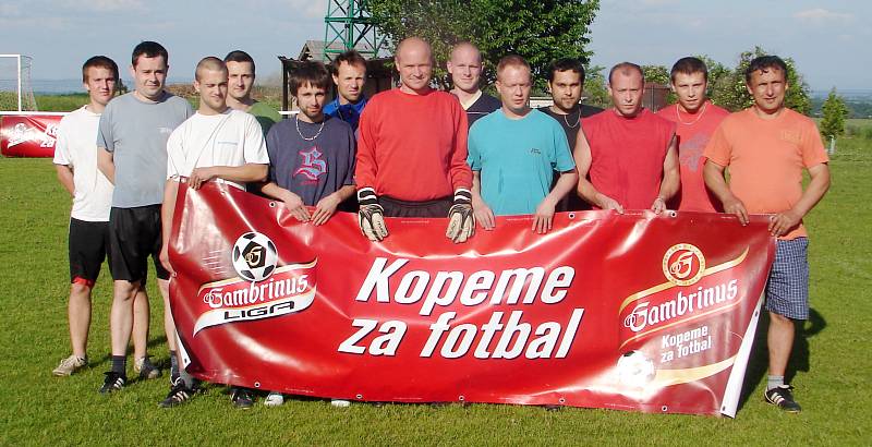 Projekt Gambrinusu "Kopeme za fotbal" v Nedělištích.