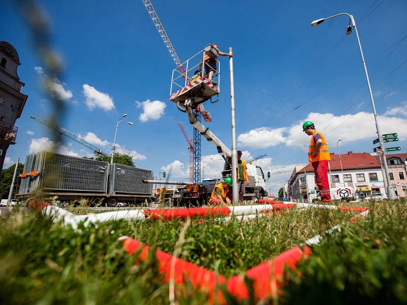 Zahájení přestavby křižovatky Koruna v Hradci Králové.