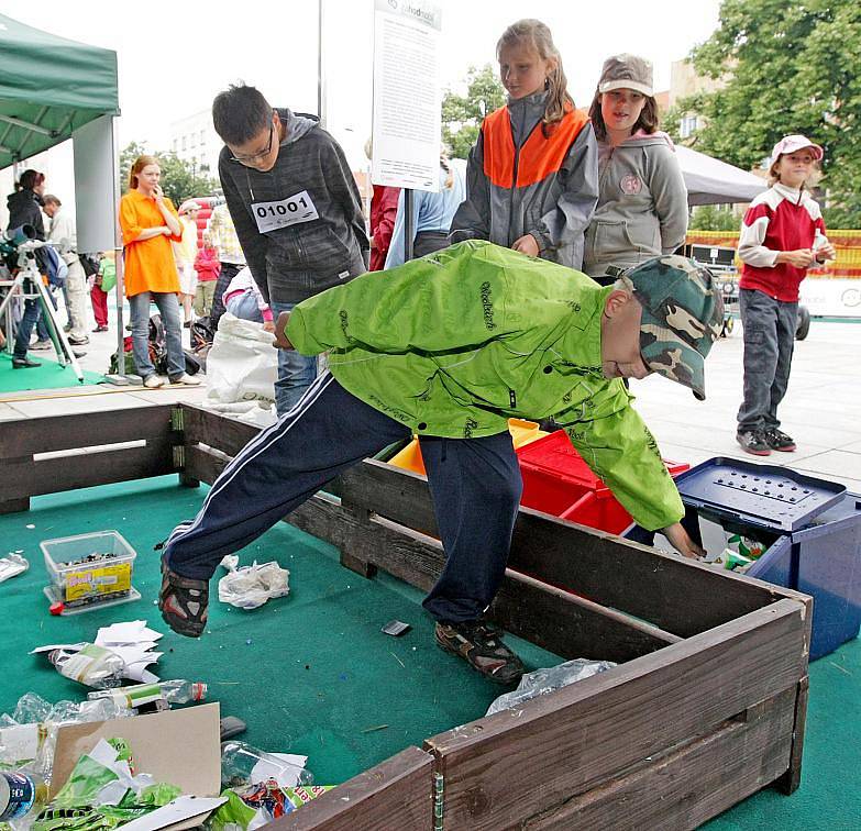 Hod mobilem  na všechny způsoby si mohli vyzkoušet všichni ti, co přišli 9. června na hradecké Ulrichovo náměstí. 