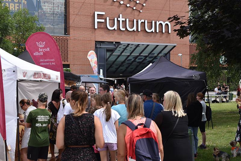 Food festivaly slaví v Hradci Králové úspěch. Stovky lidí přišly i na sobotní festival sladkostí a zmrzliny.