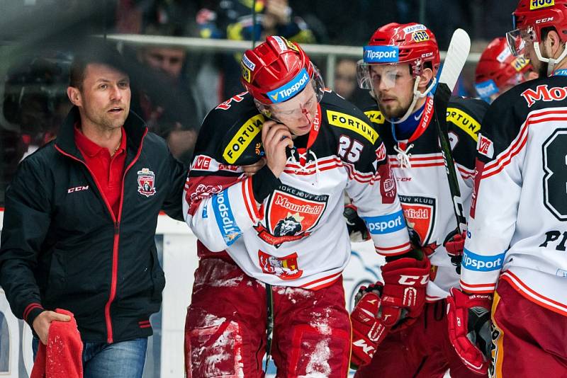 Semifinále Generali play off hokejové extraligy: Mountfield HK - HC Kometa Brno.