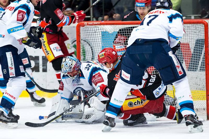 Hokejová extraliga: Mountfield HK - Bílí Tygři Liberec.