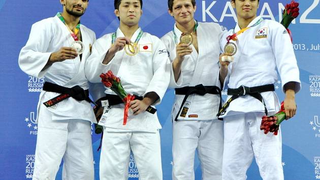 Medailisté v kategorii do 60 kilogramů – zleva: Rus Galstjan (2.), Japonec Kido (1.), Čech Petřikov (3.) a Korejec Kim (3.).
