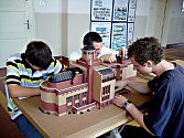 Studenti zhotovili model Kotěrovy budovy Muzea východních Čech
