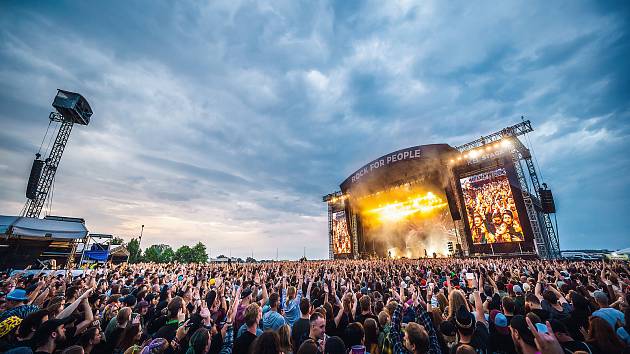 Páteční program hradeckého hudebního festivalu Rock for People 2023 byl opět pestrý.