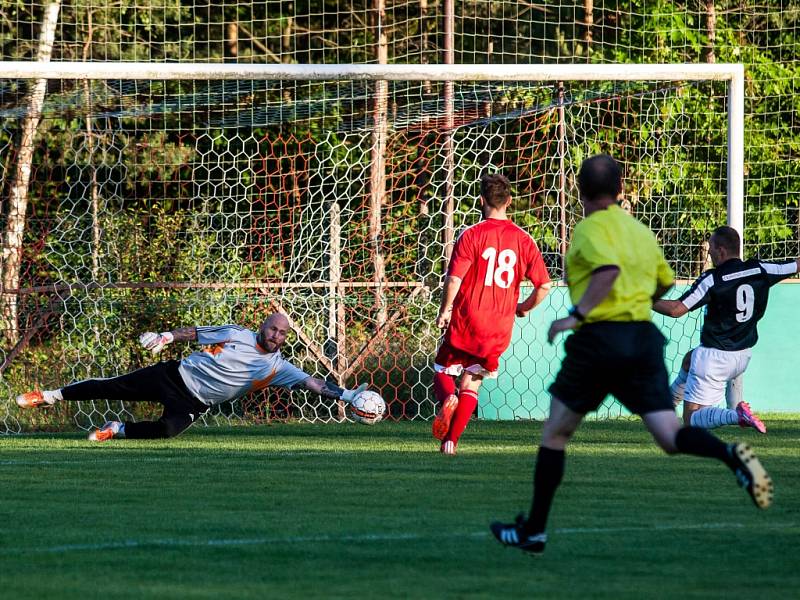 Finále fotbalového Poháru hejtmana v Albrechticích nad Orlicí: TJ Červený Kostelec - SK Libčany.