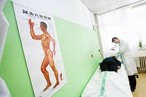 Ambulanci čínské medicíny si vyzkoušeli první pacienti