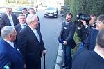 Prezident Zeman začal druhý den své návštěvy návštěvou hradeckého Petrofu.