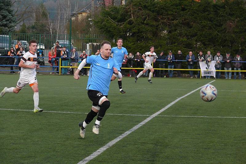 Krajský přebor: Police nad Metují (v bílém) - Solnice 0:2