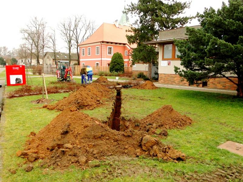 Únik plynu u mateřské školy v Kratonohách.