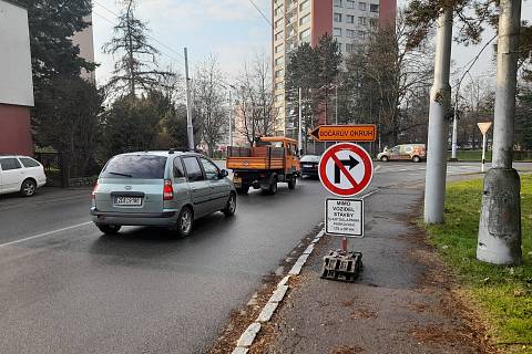 Do pátku musí řidič počítat s uzavírkou nájezdu na městský okruh z Malšovic.