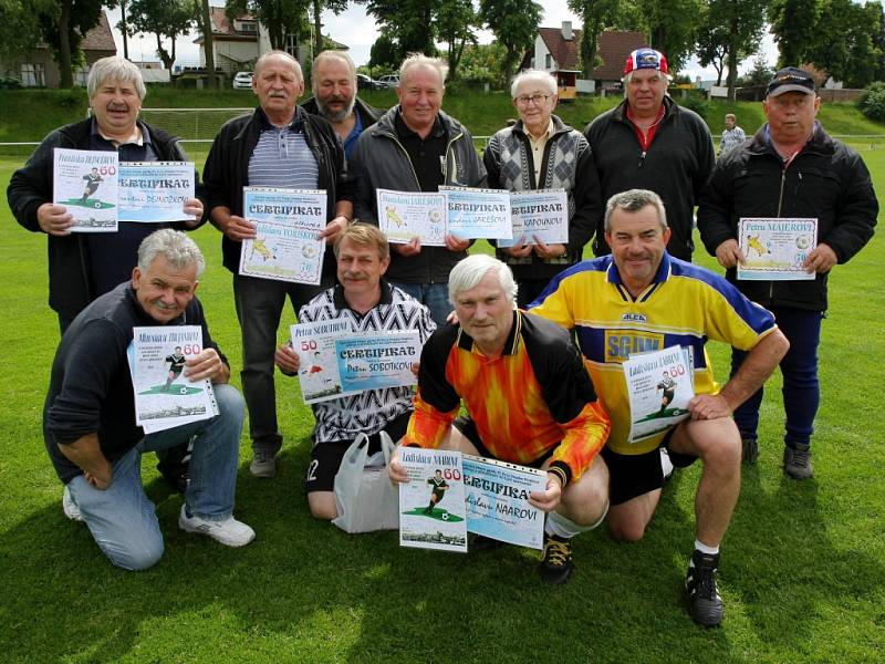 Snímek oslavenců - zleva nahoře: Dejnožka 60, Voříšek 70, Berger 60, Jareš 70, Kapoun Jiří 80, Trnka 60, Majer 70; zleva dole: Trojánek 60, Sobotka 50, Naar 60, Žabka 60.