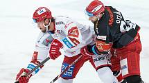 Hokejová extraliga: Mountfield HK - HC Oceláři Třinec.