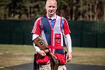 Miroslav Lidinský, bývalý voják, se po zranění v Afghánistánu věnuje paralympijským sportům, jako je lyžování, golf a nově i střelba.