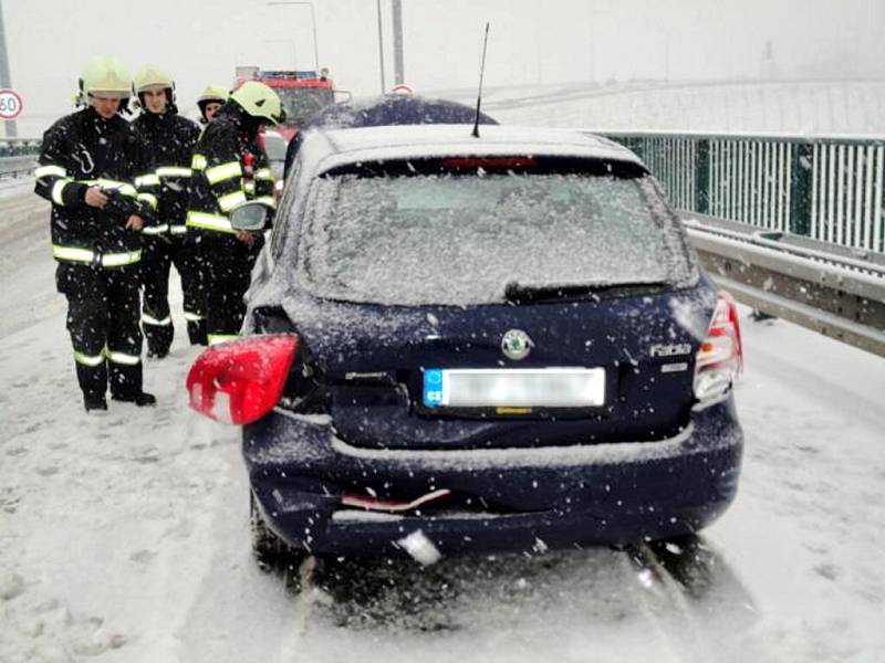 Dopravní nehoda u Opatovic nad Labem.