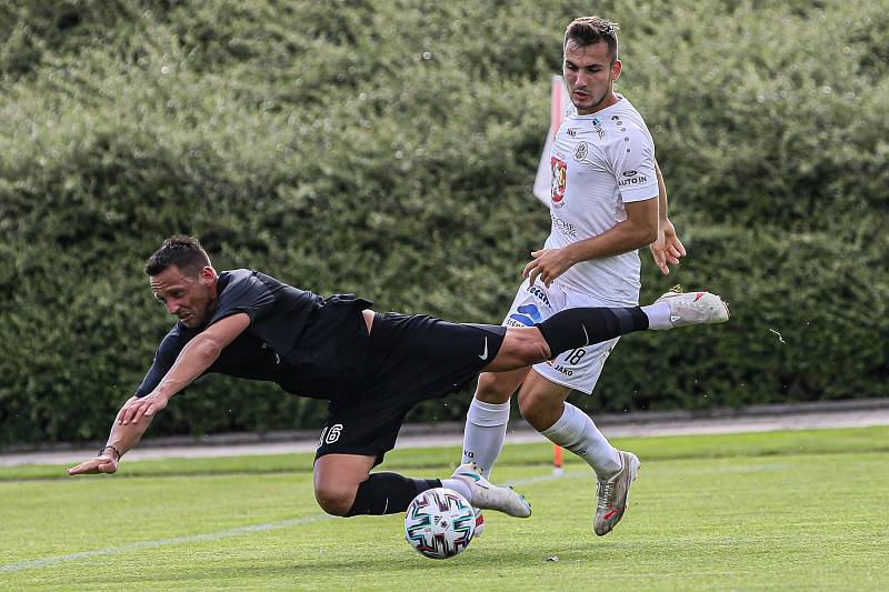 PŘÍPRAVA. Fotbalisté Hradce Králové porazili Štětí 6:1.