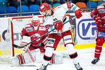 Hokejová extraliga: Mountfield HK - HC Oceláři Třinec.