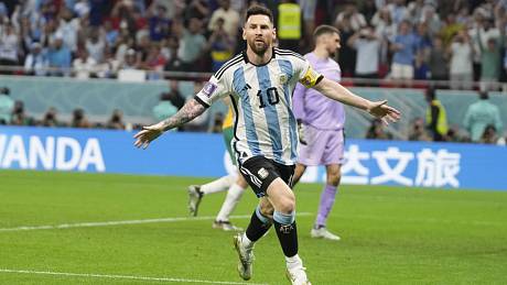 Argentinec Lionel Messi se raduje ze svého prvního gólu v play off na MS.