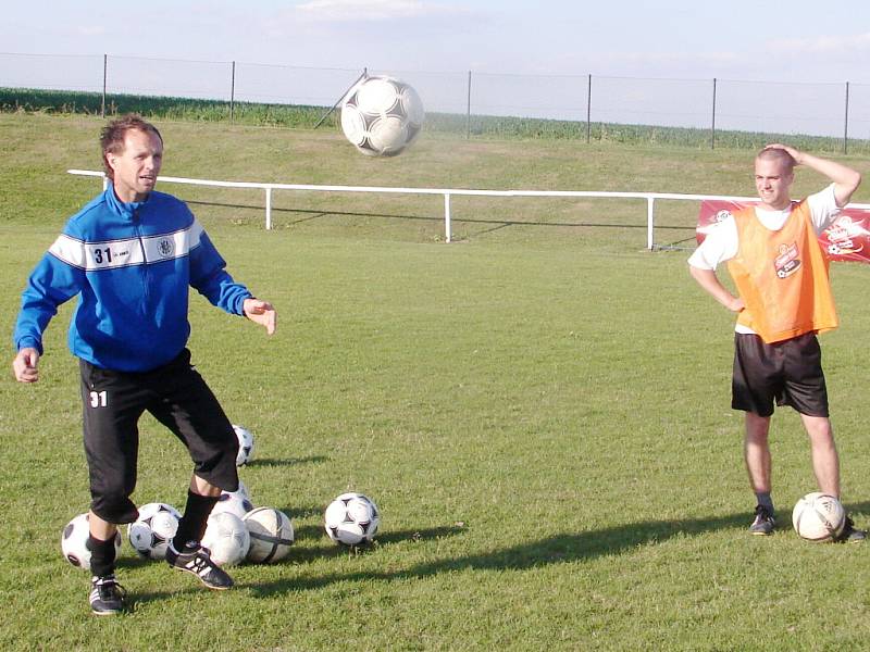 Projekt Gambrinusu "Kopeme za fotbal" v Nedělištích.