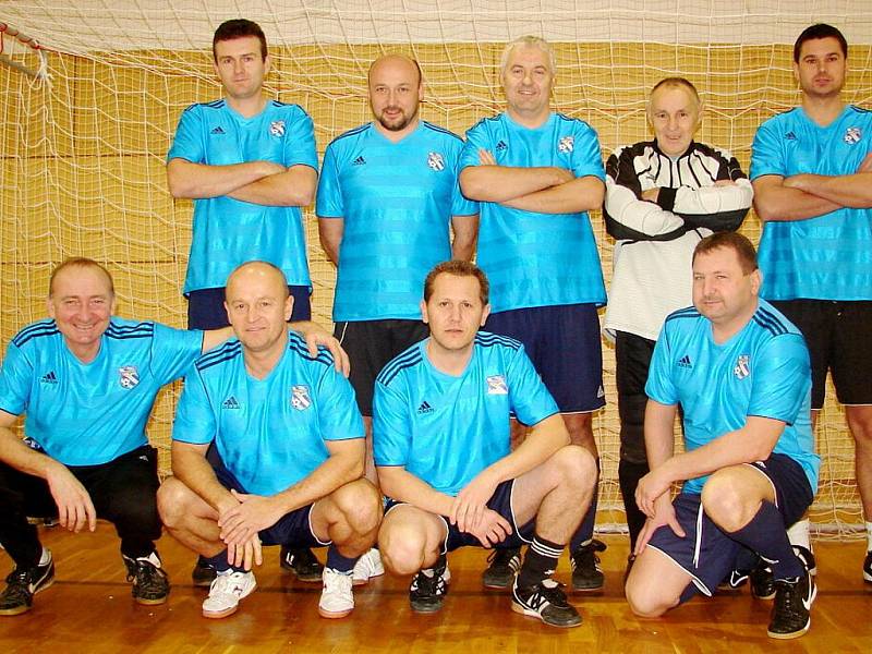 Lokomotiva Hradec - zleva stojí: Vodák David, Tichý Martin, Kopecký Svatoslav, Beránek František, Schejbal Jakub; v podřepu zleva: Bajer Pavel, Javůrek Jiří, Šimerda Jiří, Paizker Pavel.