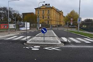 Městská hromadná doprava se na přebudovanou křižovatku už vrátila. Za stavbu město zaplatí 64 milionů korun.