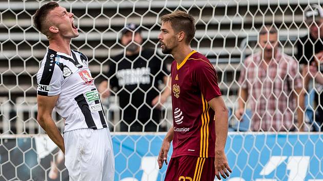 Fotbalová FORTUNA:NÁRODNÍ LIGA: FC Hradec Králové - FK Dukla Praha.