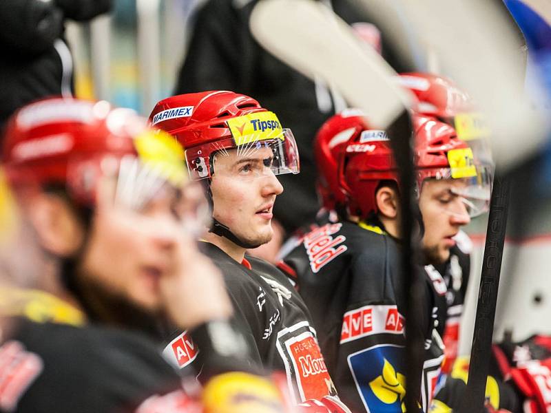 Hokejová extraliga: Mountfield HK - HC Oceláři Třinec.