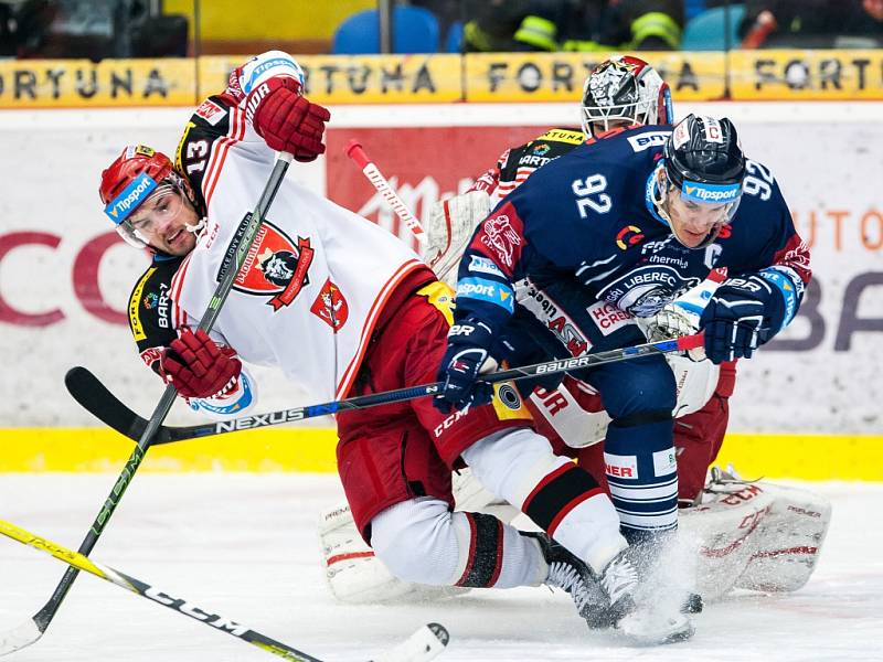 Hokejová extraliga: Mountfield HK - Bílí Tygři Liberec.