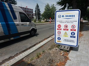 Speciální asfaltové směsi položí o prázdninách silničáři v Pouchovské a Buzulucké ulici.