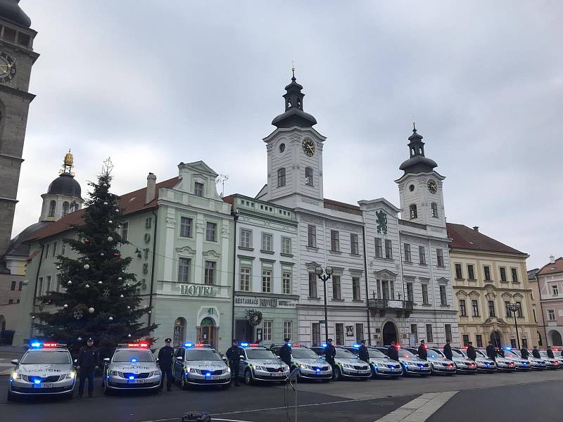 Třiadvacet nových policejních vozidel do kraje.