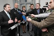 Ministr vnitra Radek Joh a policejní prezident Petr Lessy navštívili Hradec Králové.