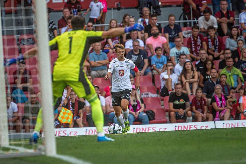 DEBAKL. Fotbalisté Hradce Králové prohráli na Spartě 0:4.