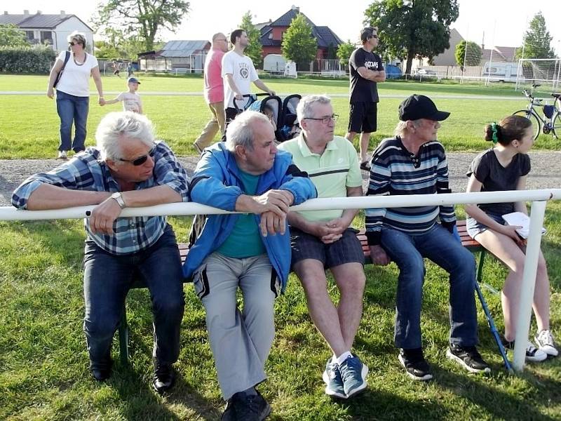 Krajská fotbalová I. A třída: TJ Sokol Třebeš - SK Třebechovice pod Orebem.