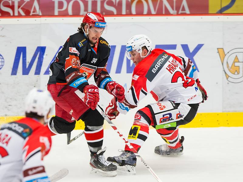 KLÍMA V AKCI během hokejového zápasu Mountfield HK - HC Dynamo Pardubice.