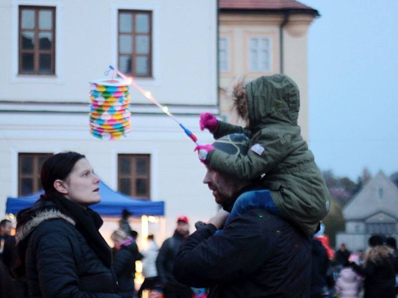 Město plné lampionů v Hradci Králové.