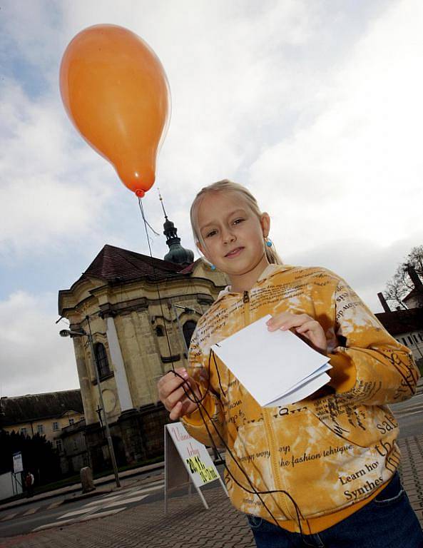 Přání Ježíškovi posílaly děti ve Smiřicích v balónkách (20. listopadu 22010).