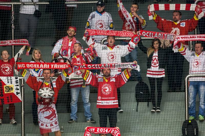 Hokejová extraliga: Mountfield HK - HC Oceláři Třinec.