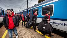Odjezd hokejistů společně s fanoušky vlakem do Štýrského Hradce na zápas ligy mistrů.