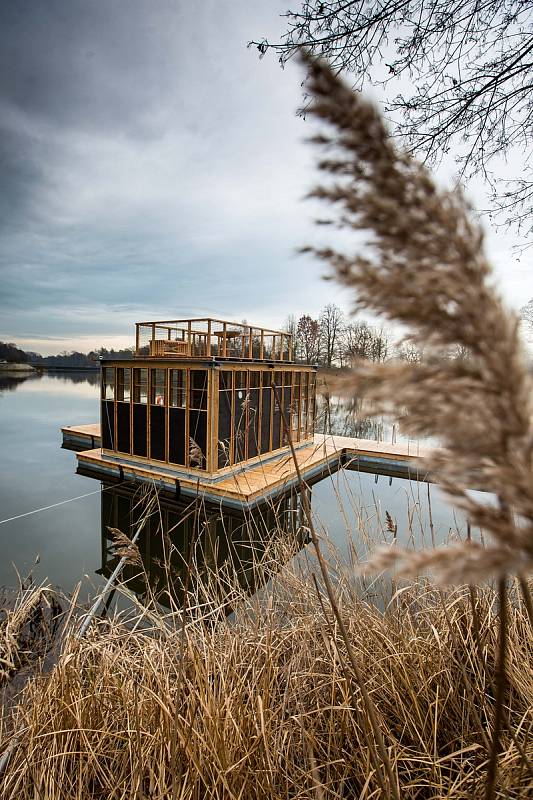 Sauna lautta na plovárně v Hradci Králové.