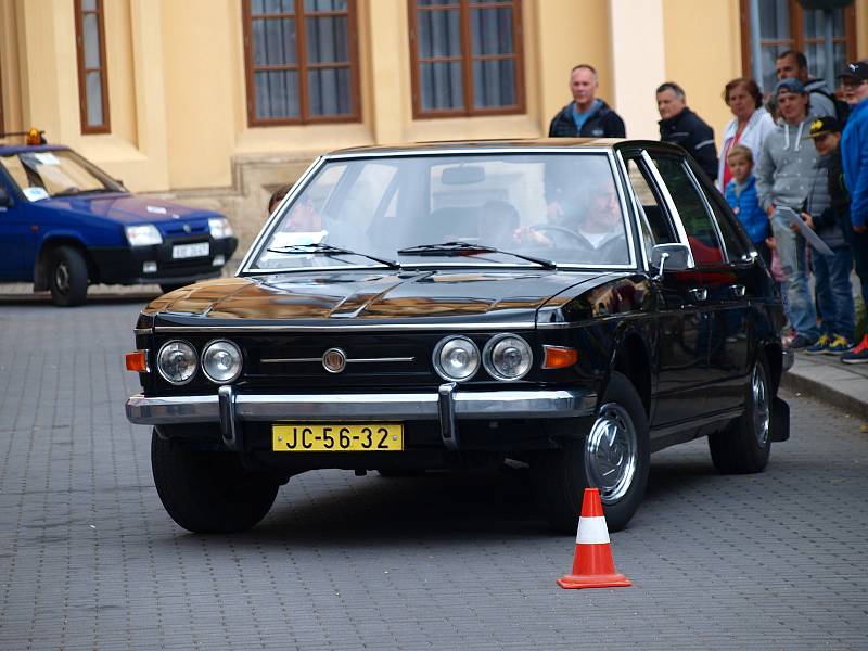 Novobydžovský čtverec - memoriál Elišky Junkové.