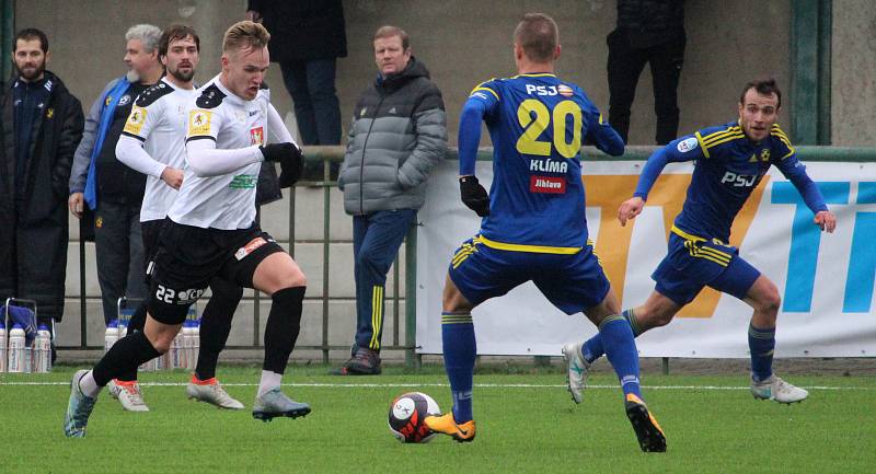 Zimní fotbalová Tipsport liga: FC Vysočina Jihlava - FC Hradec Králové 2:2.