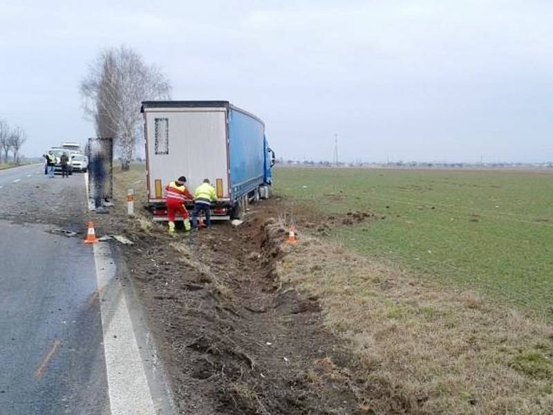 Smrtelná nehoda na silnici I. třídy č. 11 mezi Hřibskem a Vlčkovicemi na Královéhradecku.