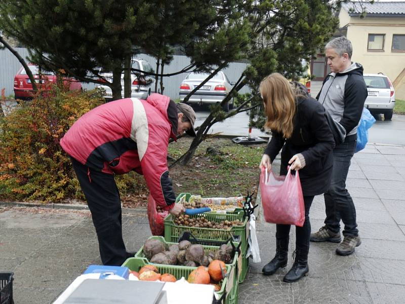 Farmářské trhy v královéhradeckých Gayerových kasárnách.